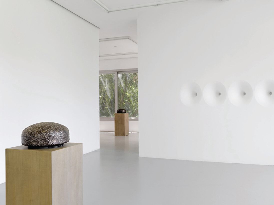 Pascal Broccolichi, Hyperprisme-3, 2012, Device sound, plasterboard construction and staff, Exhibition Hyperprisme-3, Espace de l’Art Concret - Château de Mouans-Sartoux. Photo crédit : François Fernandez