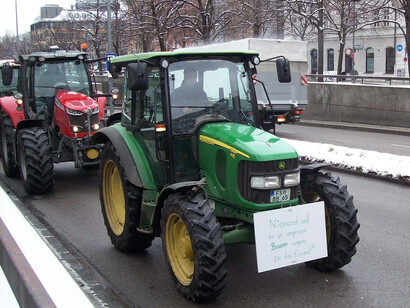 Across Germany, farmers rally with tractors against EU climate policies and shrinking subsidies