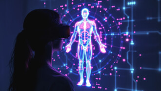 Un utilisateur de réalité virtuelle examine un corps numérique à mesure que les biotechnologies et les systèmes en réseau se rejoignent de plus en plus
