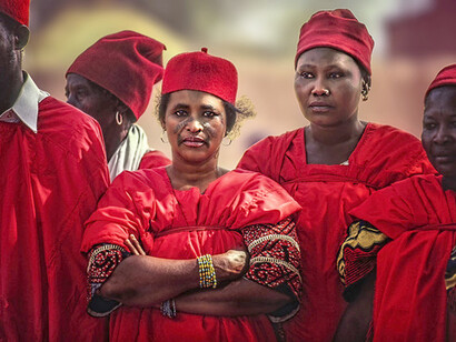 Niger – Donne con il tipico abbigliamento durante una Festa tuareg ad Abalak, foto Sergio Pessolano