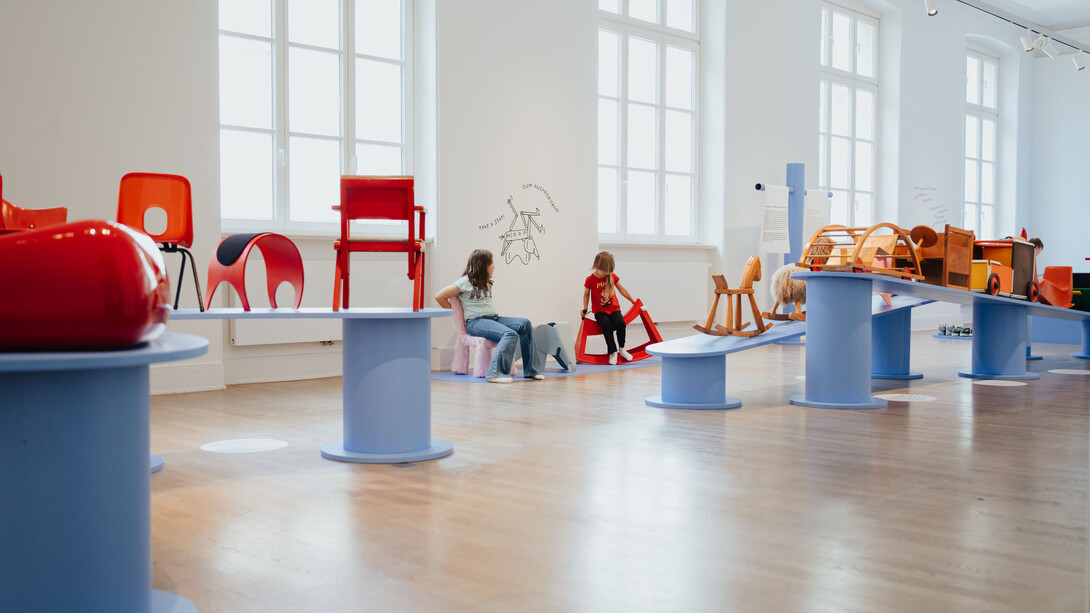 Mini furniture: chairs for children, exhibition view. Courtesy of Museum für Kunst und Gewerbe Hamburg