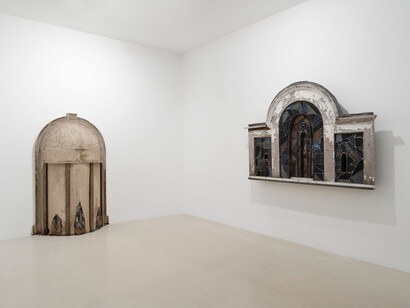 Chiffon Thomas, Ribbon sharp, exhibition view. Courtesy of Galerie Perrotin