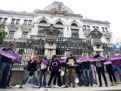 El color morado inunda a las calles