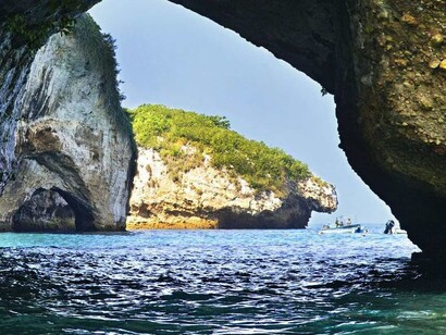 Puerto Vallarta, México. Cuevas junto a la costa