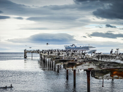 Viejo embarcadero en Punta Arenas, Chile