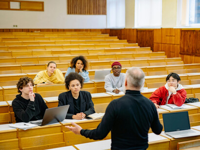 Sala de aula. Aquele era o curso, por mais que me dissessem que poderia ter escolhido outro