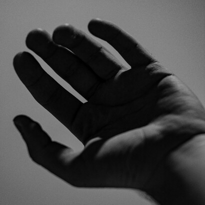 Chiudi gli occhi e ripeti la tua litania, già usata in altri momenti di fragilità