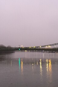Il ponte di Hammersmith all’imbrunire, Londra, UK. Foto di Flavius Roversi