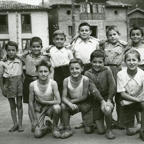 La vida por delante, La infancia en la calle, 1941-1951, Fotografías de Valentín Vega. Courtesy of MNA
