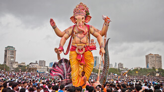Ganesh visarjan day in Mumbai, India © Sandeepa Chetan