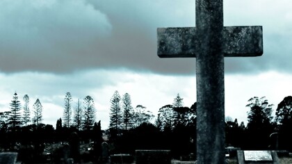 Cruz en un cementerio