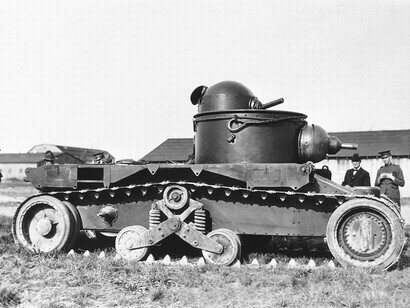 Nel 1916 sui campi di battaglia fa il proprio esordio il carro armato