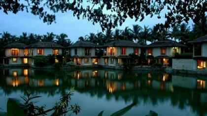 Night view of the cottages.