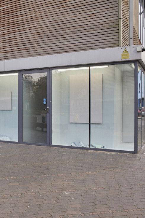 Torschlusspanik, Vitrine, London.