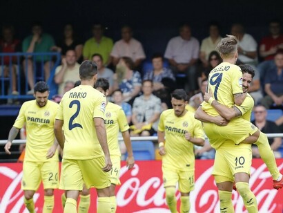 Los jugadores del Villarreal celebran un gol