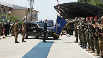 Jens Stoltenberg in visita alla Nato Kosovo Force