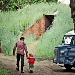Green home dietro la collina, foto Robert Holden 