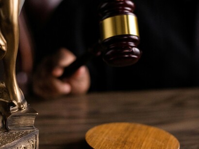 La Corte Costituzionale italiana, nel 2019, ha stabilito che non è punibile chi agevola l'esecuzione del suicidio assistito, purché siano rispettate determinate condizioni, creando un precedente giuridico controverso
