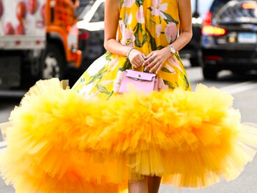 Leonie Hanne in a yellow Carolina Herrera dress, 2023