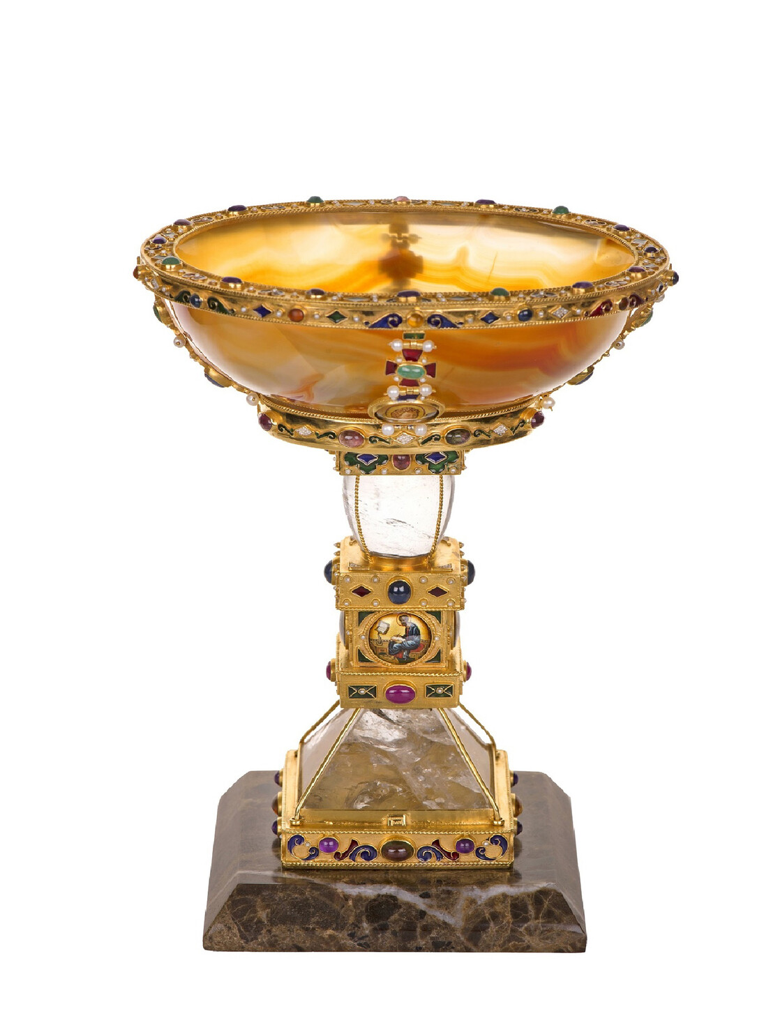 Diego Percossi Papi, Coppa Imperiale
Agata striata sorretta da due miniature con angeli e decorata con rubini, zaffiri e tormaline.
Stelo co¬stituito da due elementi di cristallo di rocca raccordati da un nodo con le miniature dei quattro evangelisti. Base in marmo
