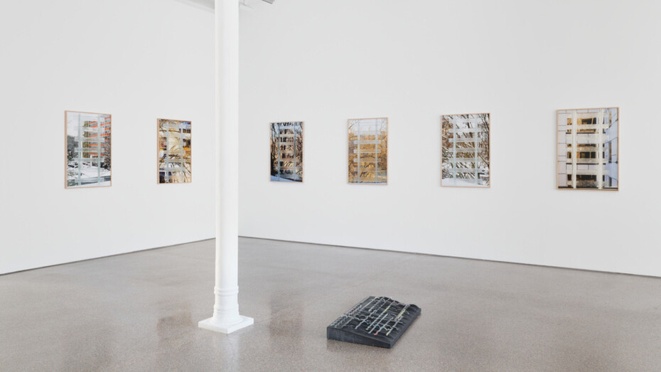 Marina Pinsky, The wave(s) or Newton’s rings, exhibition view. Courtesy of Gallery Greta Meert
