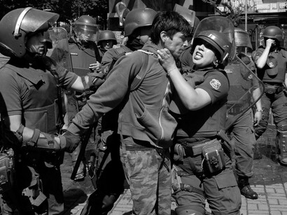 La finalidad última de las fuerzas policiales —al igual que todas las FF. AA.— a través del curso de la historia de la humanidad no ha sido otra que la de estar al servicio del poder