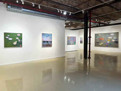 John Evans, Familiar Friends, 2023, installation view. Courtesy of the artist and Gallery Henoch, NYC