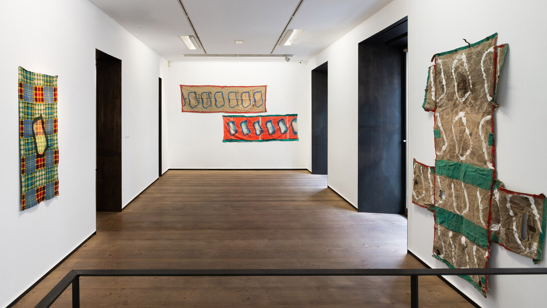 Claude Viallat, exhibition view. Courtesy of Rafael Pérez Hernando Gallery