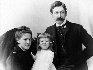 Sarah, Howard y Winfield Lovecraft en 1892