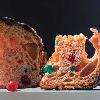 Luigi Benedicenti, Due fette di panettone, olio su tela, 80 x 120 cm, collezione privata