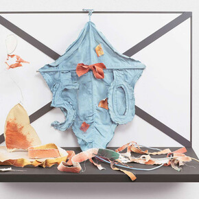 CLAES OLDENBURG, SHELF LIFE NUMBER 12, 2016–2017
Mixed media. Photograph by Kerry Ryan McFate, courtesy Pace Gallery. © 2018 Claes Oldenburg and Coosje van Bruggen