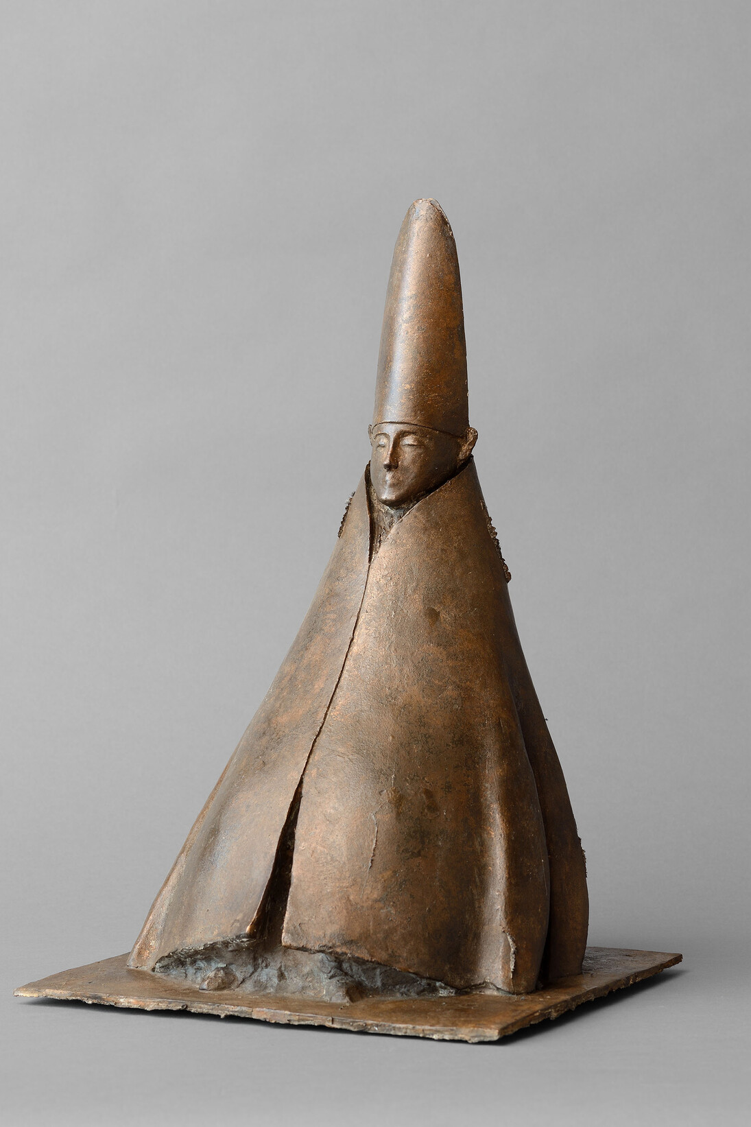 Giacomo Manzù, Cardinale seduto, 1958, bronzo, cm. h. 57 x 37 x 35  - Courtesy Galleria d'Arte Maggiore G.A.M., Bologna (Italy)