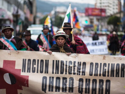 Integrantes de la nación Qhara Qhara entran en La Paz, Bolivia, para demandar cambios legales que garanticen sus derechos territoriales y originarios