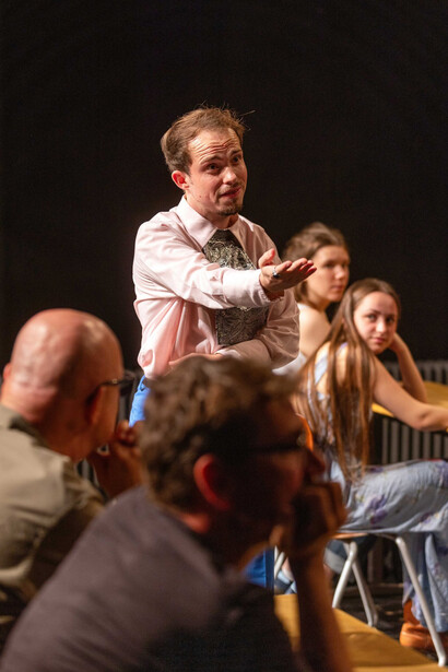 Sneaker oder was bleibt uns übrig. Courtesy of the Deutsches Theater