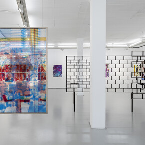 Sabine Hornig, The matter of the glazed fence, vista da exposição. Cortesia de Cristina Guerra Contemporary Art