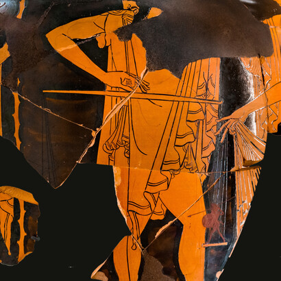 Pittore di Cleofrade, psicostasia: Zeus con fulmine e scettro, Hermes con il cerice e la bilancia che pesa le anime di due opliti (se ne è conservato solo uno: Achille e Memnon o Achille ed Ettore?). 490 a.C., attualmente conservato in Francia