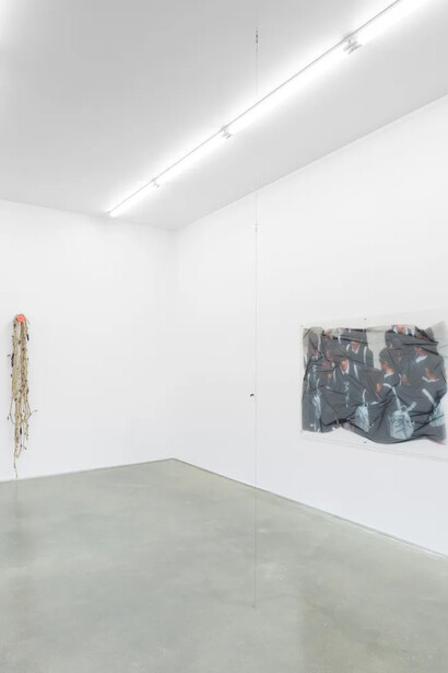 Various artists, Props, exhibition view. Courtesy of Galerie Derouillon