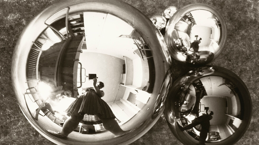 Marianne Brandt, Selbstporträt mit Kamera im Atelier in der Kugel gespiegelt, Bauhaus Dessau (detail), um 1928 - 1929. Courtesy of Kunstbibliothek