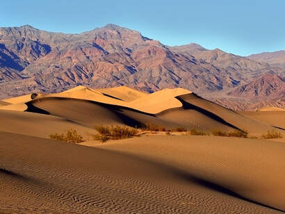 Paisaje del Valle de la Muerte que tiene el récord de la temperatura del aire más alta registrada con fiabilidad en el mundo