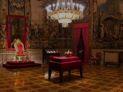 El embajador comenzó su alocución ensalzando la figura de un Borbón que había sido endosado en paquete y junto a sus descendientes