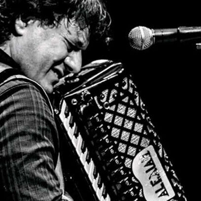 La música representa a menudo el único medio de comunicarse y de ser "escuchado" en el mundo exterior