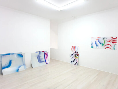 Mariah Robertson, Many mini moons, exhibition view. Courtesy of Halsey McKay Gallery