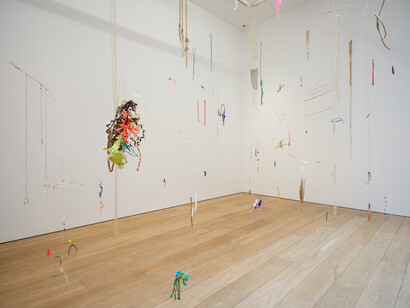Cecilia Vicuña, La migranta blue nipple, exhibition view. Courtesy of Lehmann Maupin Gallery