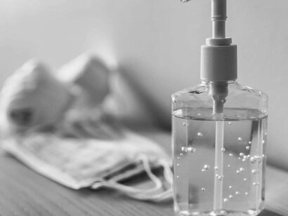 Mascherine, gel igienizzante e guanti di lattice, il cosiddetto kit da epidemia oggetto di interesse dei clan