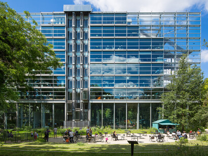 View of the building, Fondation Cartier pour l'art contemporain, Paris, 2013, © Jean Nouvel / Adagp, Paris, Photo : © Luc Boegly  
