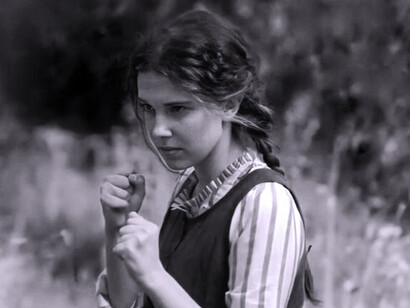 Fotograma del filme «Enola Holmes», protagonizado por Millie Bobby Brown