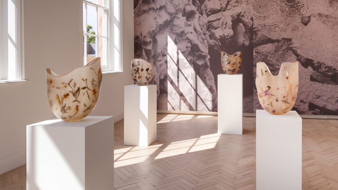 Marcin Rusak, Vas florum, resina botanica, exhibition view. Courtesy of Carpenters Workshop Gallery