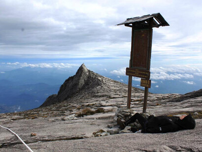 Veduta dalla cima del monte Kinabalu, tetto del Sud-est asiatico
