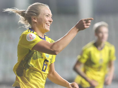 Magdalena Lilly Eriksson ​es una futbolista sueca, que se desempeña como defensa para el Bayern Múnich