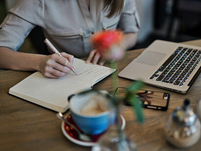 Lenguaje Claro: la Administración hispánica está obligada a regenerar su estilo: debe elaborar un nuevo modelo de comunicación acorde con los hábitos comunicativos del siglo XXI